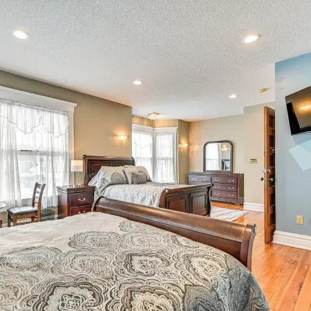 2 Mi to Dtwn Schenectady! Spacious Retreat