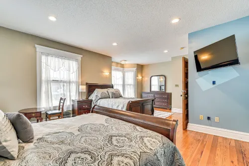 2 Mi to Dtwn Schenectady! Spacious Retreat - Homestays
