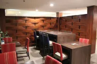 Comfort Suites - parkir