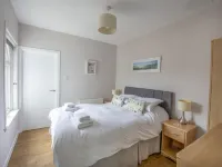 Helena Cottage Hotels in Leven
