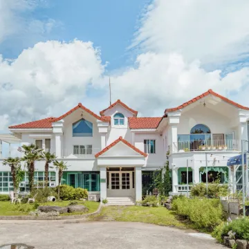 Jeju the Gallery Pension Hotels in Hallasan National Park