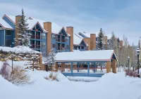 River Mountain Lodge by Breckenridge Hospitality - parking