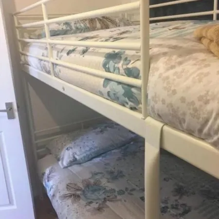 Small Modern Comfortable 2 Bedroom Apartment Cmyr
