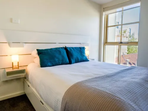 Spacious City Stay Near Lygon Street Dining - 3-Star