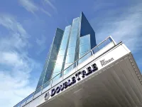 DoubleTree by Hilton Edmonton Downtown Hotels near Epcor Tower