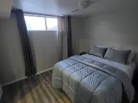 Bright & Cozy 2-Bedroom Main Floor Suite Hotéis em Brampton