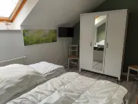 Cozy vacation apartment with dike view in Wremen Hotels in Wremen