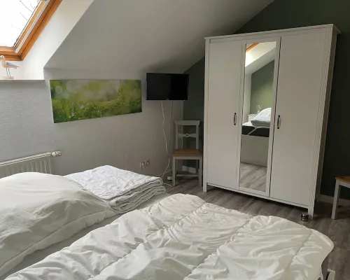 Cozy vacation apartment with dike view in Wremen Hotels in Wremen