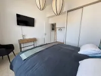 2/4-Person Apartment, Private Terrace - 50m from Beach and GR34. Dogs Welcome.