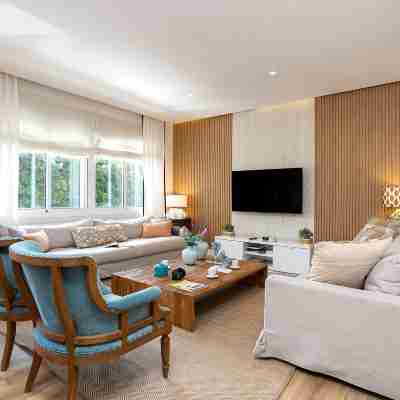 Modern Apartment Close to Malagueta Beach. Paseo de Reding Rooms