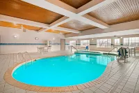 Country Inn & Suites by Radisson, West Bend, WI