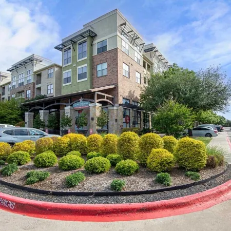 High Speed WiFi 1-Bed Apartment at Frisco, Equipped Gym, Pool, AC, Work Space.