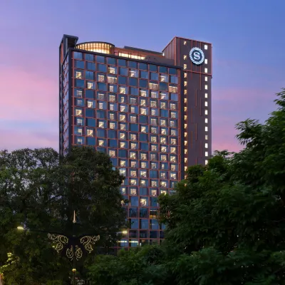 Sheraton Kota Kinabalu Отели рядом с достопримечательностью «Торговый центр Oceanus Waterfront Mall»