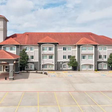 La Quinta Inn & Suites by Wyndham Fairfield TX Отели в г. Фристоун