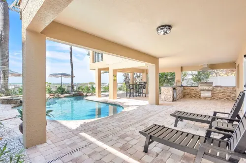 Hidden Treasure Beach House - Private Pools