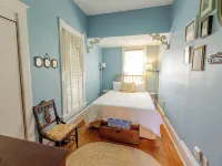 Historic Cottage - Walk to Downtown & Trails Hotels in Ogle County