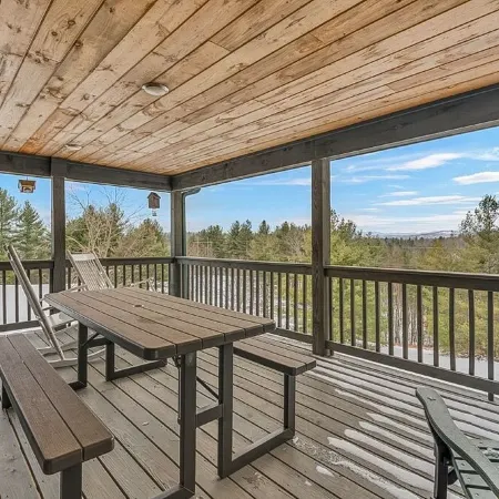 Escape to the Clouds: The Berry Barn Awaits You!