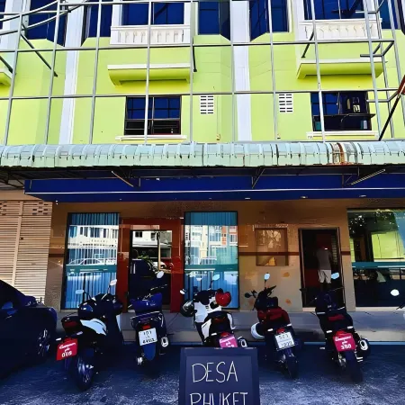 Desa Phuket Отели рядом с достопримечательностью «Причал Рассада»