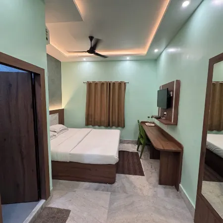 Hotel Sree Durga Отели рядом с достопримечательностью «Мост Хора»