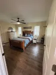 RiverView Cabin 2 Bedroom/1 Bath, Deck w/Hot Tub & Beautiful View/Fire Pit/Grill