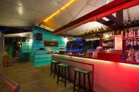 True Blue Bay Resort - bar