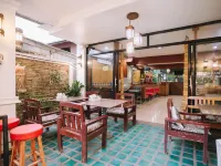 Rendezvous Oldtown Chiangmai Các khách sạn gần Cổng Ta Phae