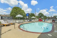 Candlewick Inn and Suites