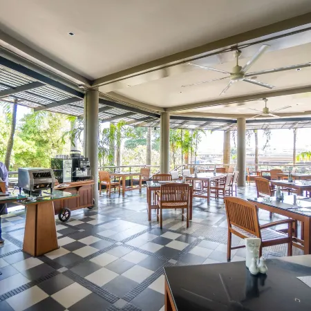 The Grand Riverside Hotel