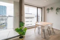 Spacious City Retreat with Balcony -  Ferienwohnungen