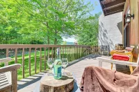 Windham Retreat w/ Private Deck & Mtn Views! - parking