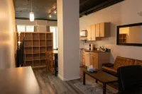 Downtown Edmonton Loft – Bright, Modern & Affordable - Lejligheder