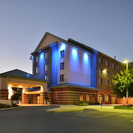 Holiday Inn Express BREEZEWOOD by IHG