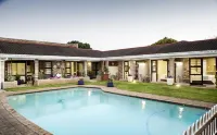 Wagtails Guest House - Private Pools