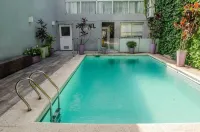 Syrah Studios - Private Pools