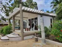 Pili Beach Resort Agmanic - parking