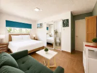 Casalina Garden 2 Blocks to Palm Beach & Kitesurfing School - parking