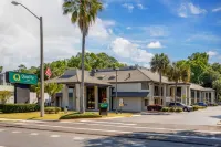 Quality Inn Gainesville Near University - Pysäköinti