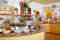 Hotel Hirsch - breakfast