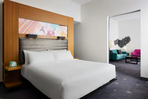 Aloft Leawood-Overland Park - bar