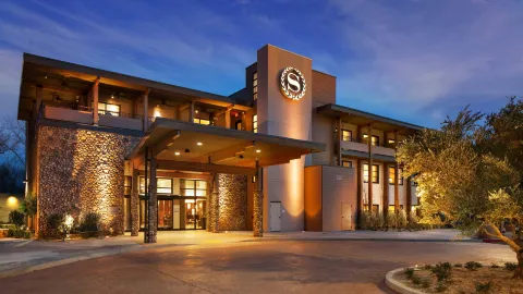 Sheraton Redding Hotel at the Sundial Bridge in Redding