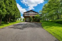 Walk to Beach, Spacious Backyard - Hytter