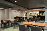 Courtyard Tulsa Central - بار