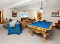 4BD Private Arrowhead Home on Golf Course - Boutique