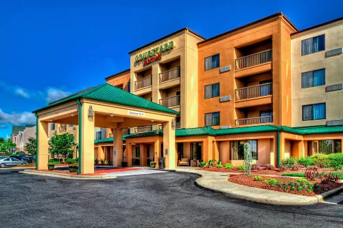 Courtyard Burlington - Pools