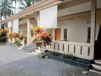 Hotel Putra Sindang Asih - parking