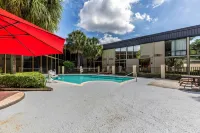 Red Roof Plus+ & Suites Houston - IAH Airport SW - 2 Yıldız