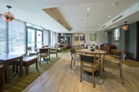 Newbury Town Centre South A339 - breakfast