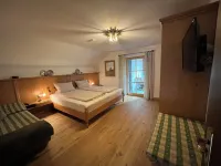 Frühholz—The Vacation Home, 5-Star "Waxenstein" Apartment in Grainau, Large Loggia - Boutique