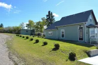 Completely Renovated Home with Mountain Views - Homestays
