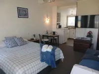 Sunset Court Motel - Pools